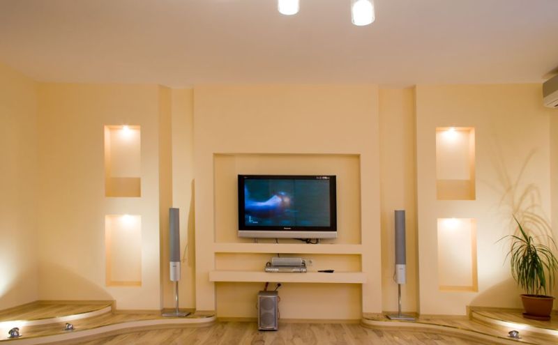 Niche décorative en plaques de plâtre pour TV : DIY intérieur